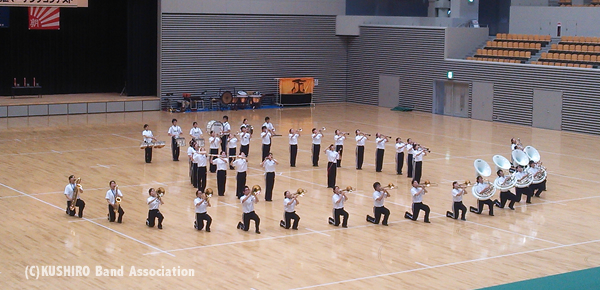 全道大会を目指して演奏演技を披露する北海道釧路北陽高等学校